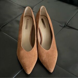 NWOT Tahari heels
